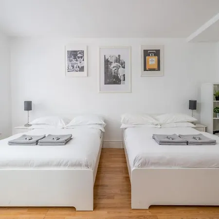 Soho & Covent Garden Apartment, Sleeps 3