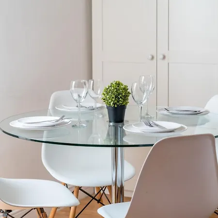 Soho & Covent Garden Apartment, Sleeps 3 * London