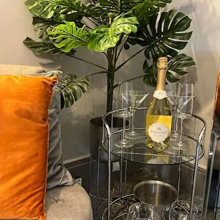 Stylish Great Transport Links Apartment Palmers Green