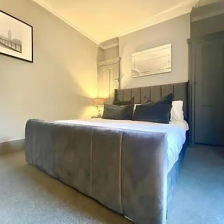 Stylish Great Transport Links Apartment