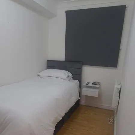 Lovely 2 Bedroom Flat With Free Parking Apartment