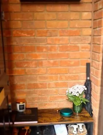 Lovely 2 Bedroom Flat With Free Parking Apartment