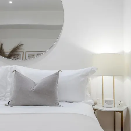 Luxury Mayfair Townhouse With Ac 3br 3ba