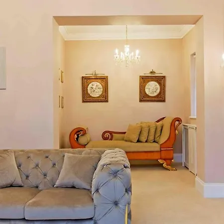 Beautiful Iconic 4 Bedroom House By Regents Park 런던