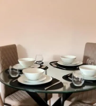 Lovely 2 Bedroom Flat With Free Parking *