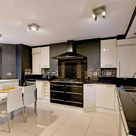 Beautiful Iconic 4 Bedroom House By Regents Park * 런던