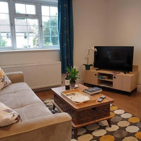 Apartment New - Private King Bed -put- With Terrace, Free Parking, Near Tube