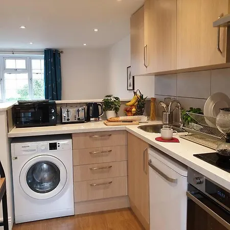 New - Private King Bed -put- With Terrace, Free Parking, Near Tube Apartment *