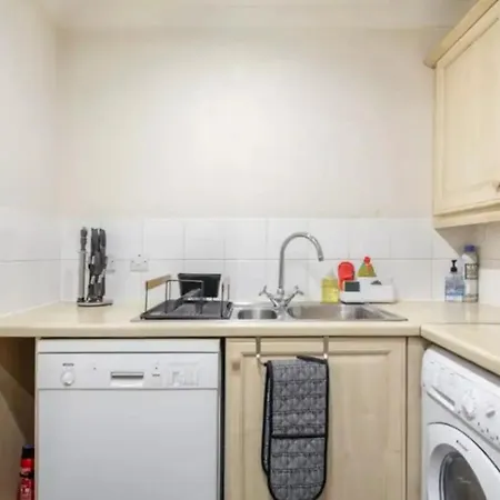 Apartment 1 Bedroom Flat With Free Parking London
