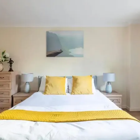 Apartment 1 Bedroom Flat With Free Parking London