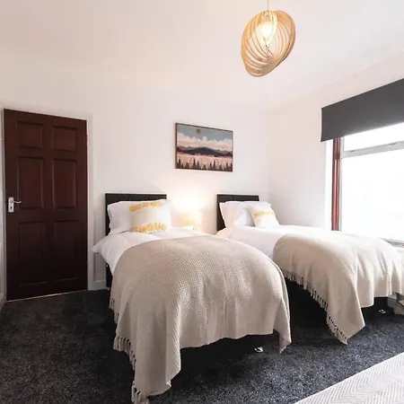 Morganite - 3 Bedroom House * London