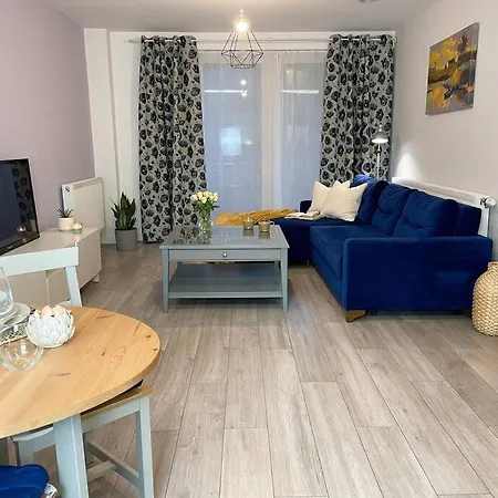 1 Bedroom Apartment, Excellent Location Apartment *