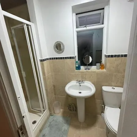 Apartment 3 Double Bedroomed Flat, Acton. London, Uk
