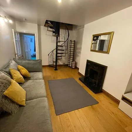 Apartment 3 Double Bedroomed Flat, Acton. London, Uk *