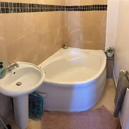 3 Double Bedroomed Flat, Acton. London, Uk Apartment London