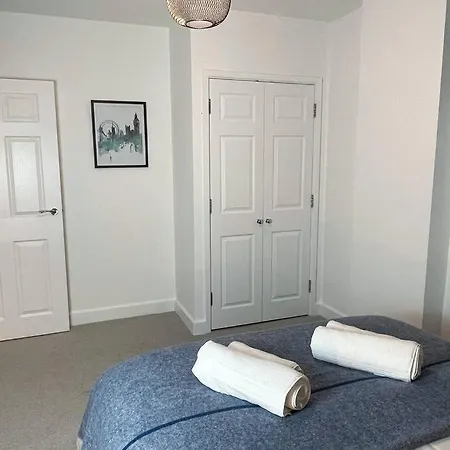 Apartment 1 Bedroom Apartment, Excellent Location *