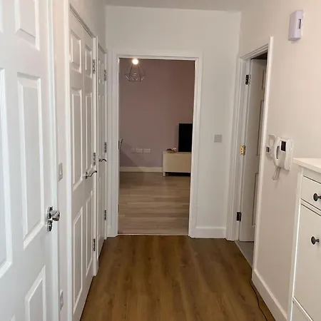 Apartment 1 Bedroom Apartment, Excellent Location *