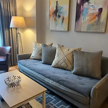 2 Bedroom Just Off Kings Road Apartment