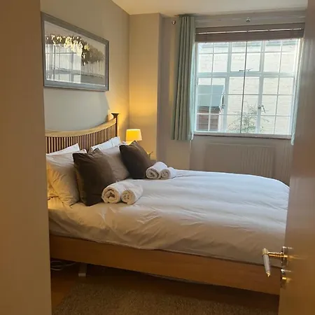 2 Bedroom Just Off Kings Road Apartmán Londýn