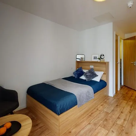 Sterling Court In Wembley * Londen