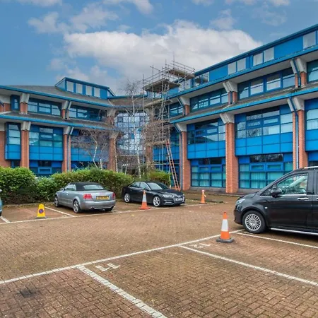 Fantastic 1 Bed By Heathrow Airport