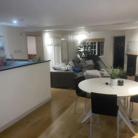 Apartment Spacious 2 Bedroom In The Heart Of Soho. London