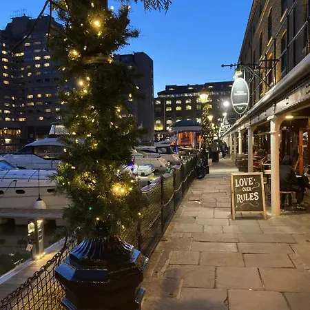 Entire Boat At St Katherine Docks 2 Available Select Using Options * 런던