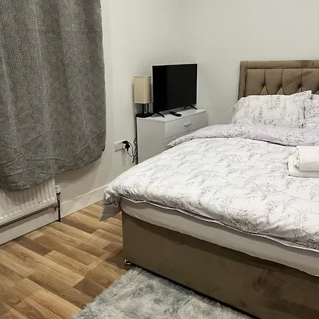 Appartement La Vie - Entire - Next To District Elizabeth Line Tube Station - Near London & Wembley *