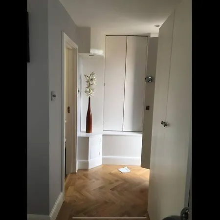 Amazing Near Tube Station Apartment *