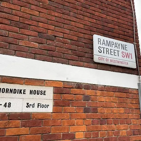 Amazing Near Tube Station *