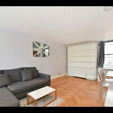 Amazing Near Tube Station Apartment