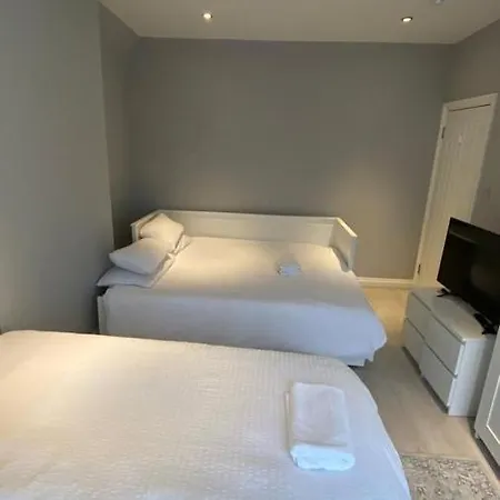 Large House Close To Greenwich Eltham