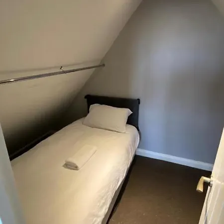 Homestay Large House Close To Greenwich Eltham