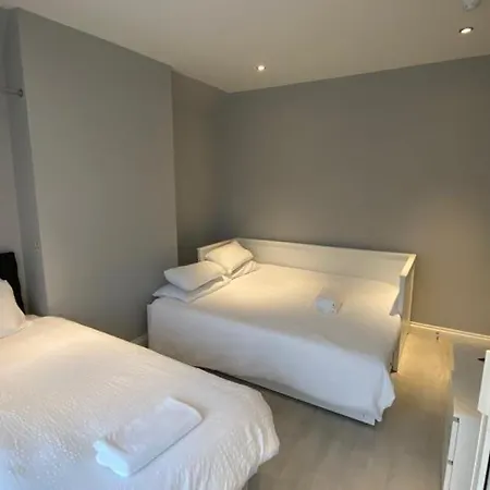 Large House Close To Greenwich *