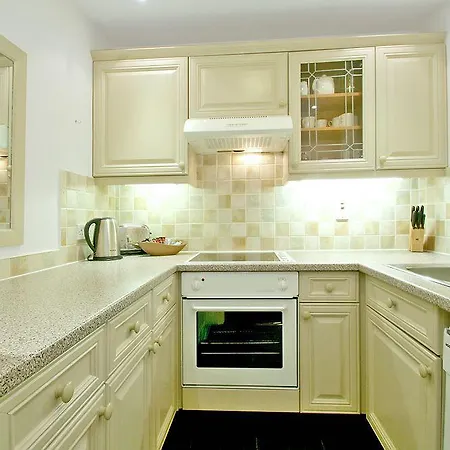 Collingham Serviced Aparthotel
