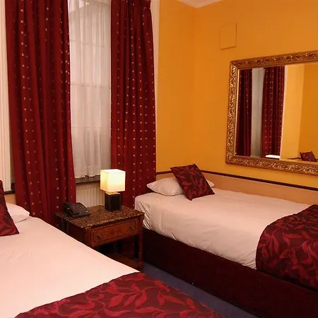 Hotel Tudor Court