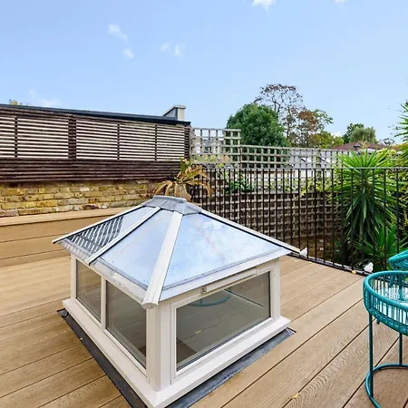 Holiday home Lansdowne London