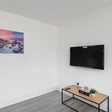 Apartment Skyvillion - London Chase With Parking & Wifi Enfield