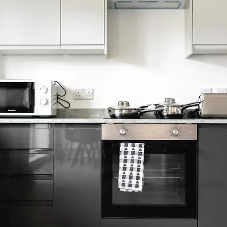 Skyvillion - London Chase With Parking & Wifi * Enfield