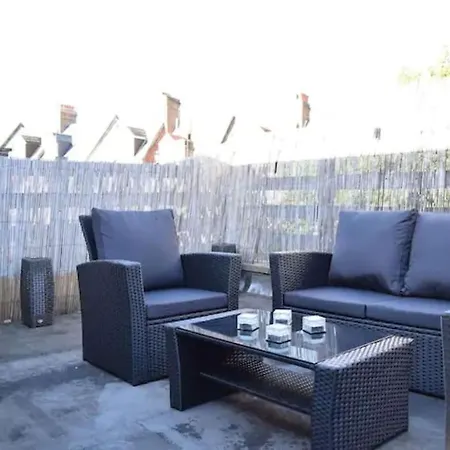 Spacious 1 Bedroom W/ Outdoor Terrace
