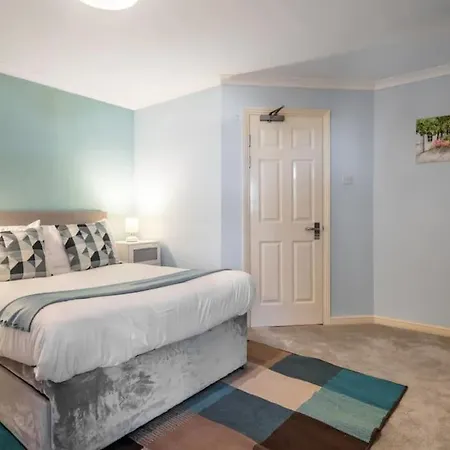 1 Bedroom Flat With Free Parking Apartment