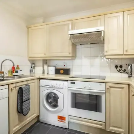 1 Bedroom Flat With Free Parking
