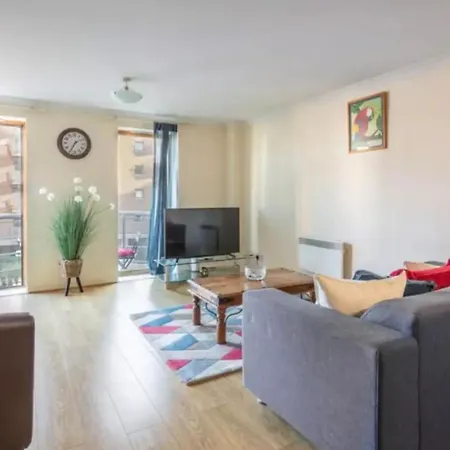 1 Bedroom Flat With Free Parking