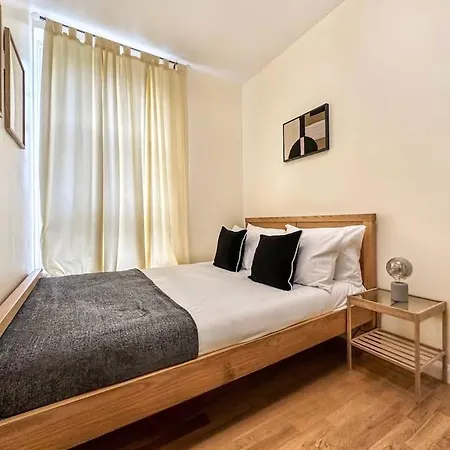 Spacious 4 Bed Flat Near 02 Arena Greenwich