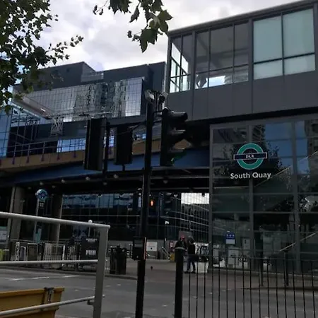 1 Bedroom Flat With Free Parking *