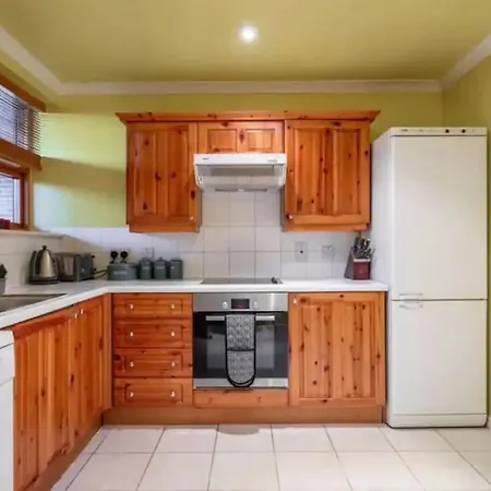 1 Bedroom Flat With Free Parking *