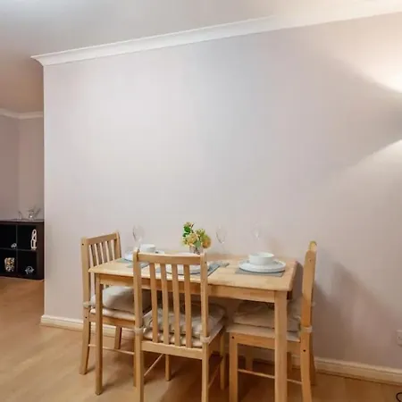 Apartment 1 Bedroom Flat With Free Parking London