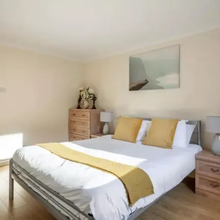 1 Bedroom Flat With Free Parking