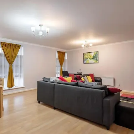 1 Bedroom Flat With Free Parking Apartment