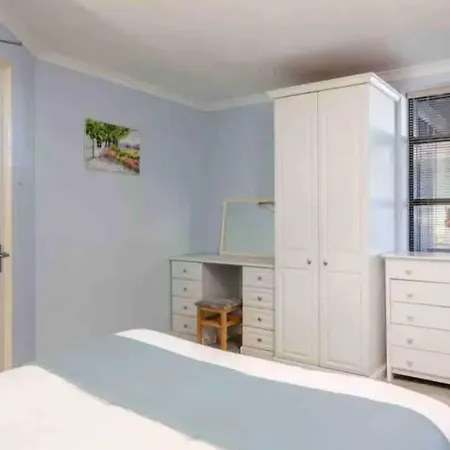 1 Bedroom Flat With Free Parking London